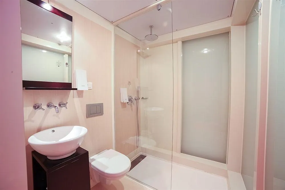 Hotel Qbic Amsterdam Wtc 3*,